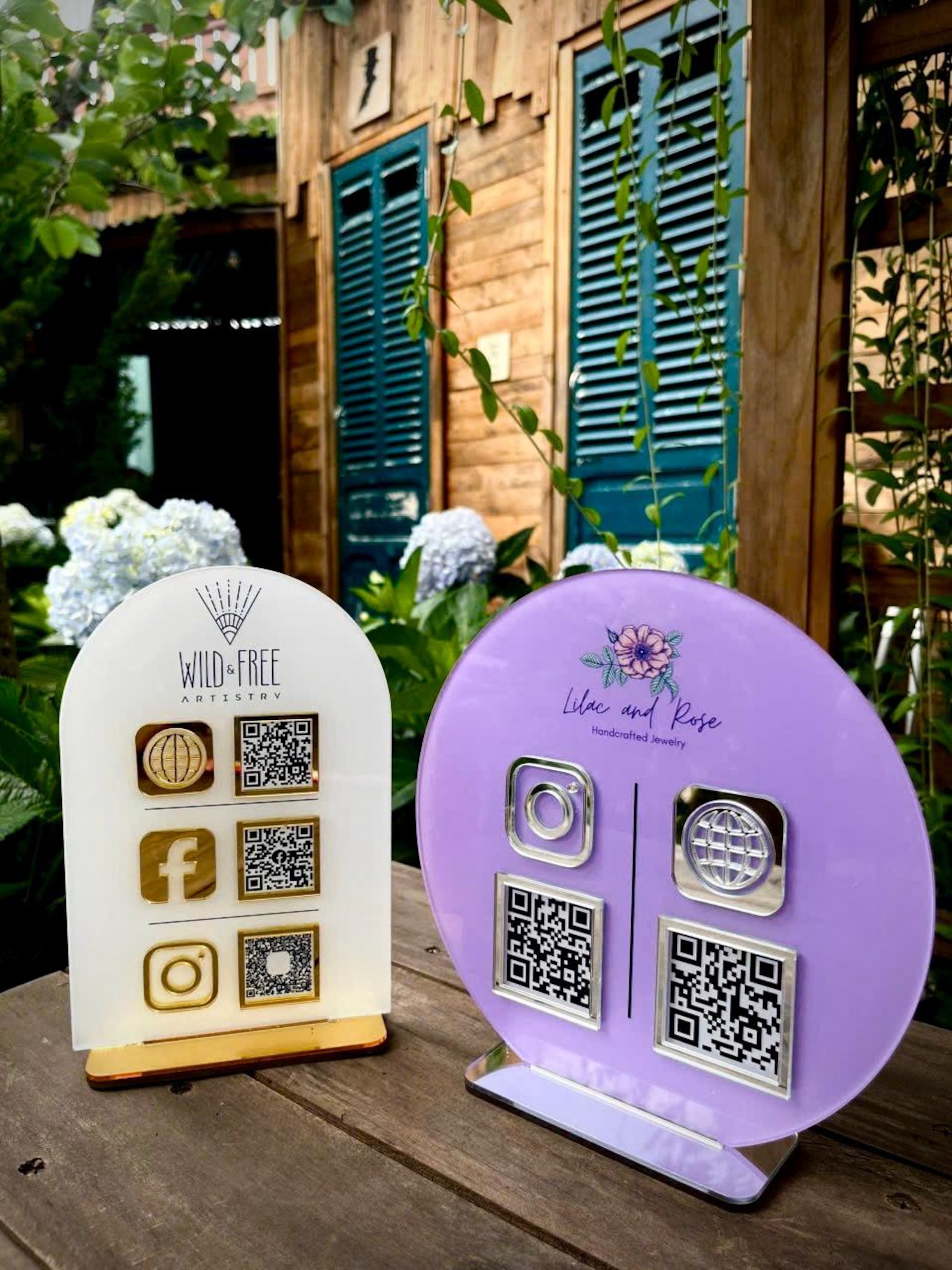 Desktop Social and Rating stand